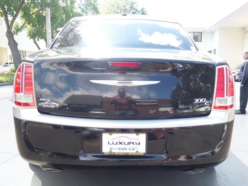 Used 2013 Chrysler 300 C Luxury Series AWD/4WD image 9