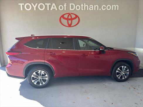 Certified 2023 Toyota Highlander Platinum image 1