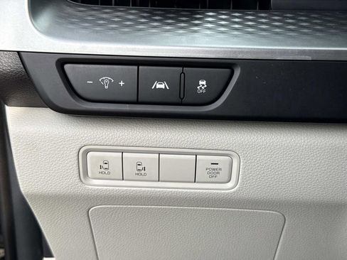 Used 2023 Kia Carnival LX FWD image 41