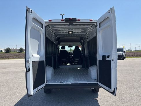 Used 2026 RAM ProMaster 2500 w/ Convenience Group FWD image 9