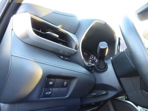 Certified 2023 Toyota Highlander XLE image 37