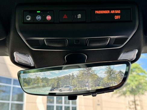 Used 2022 Chevrolet Corvette Stingray w/ Body-Color Dual Roof Package image 33