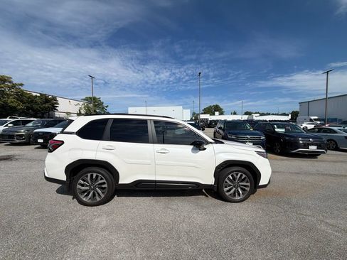Used 2025 Subaru Forester Touring AWD/4WD image 4