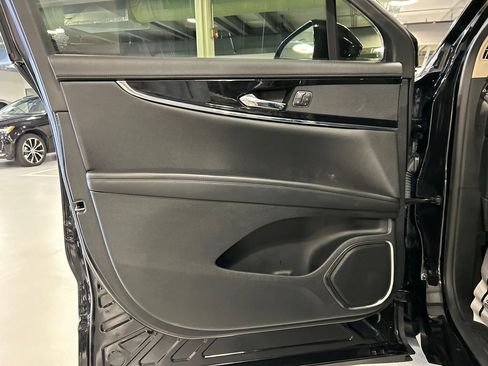 Used 2023 Lincoln Nautilus FWD image 9