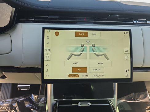 Used 2025 Land Rover Range Rover Long Wheelbase SE image 23