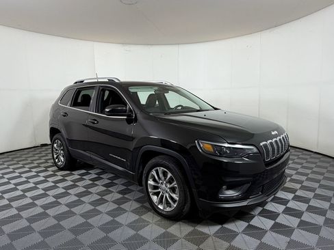 Used 2019 Jeep Cherokee Latitude Plus FWD image 1