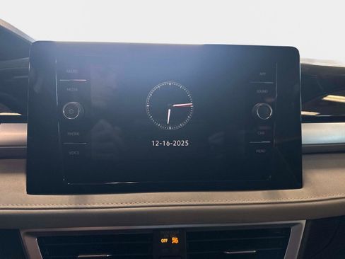 New 2025 Volkswagen Taos SE image 24