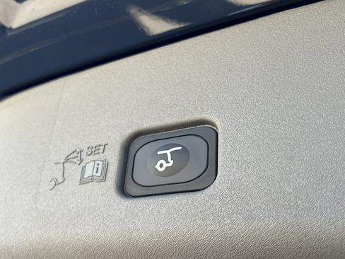 New 2025 Lincoln Nautilus Premier w/ Equipment Group 102A image 37