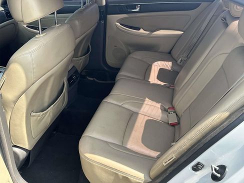 Used 2011 Hyundai Genesis 4.6 RWD image 12