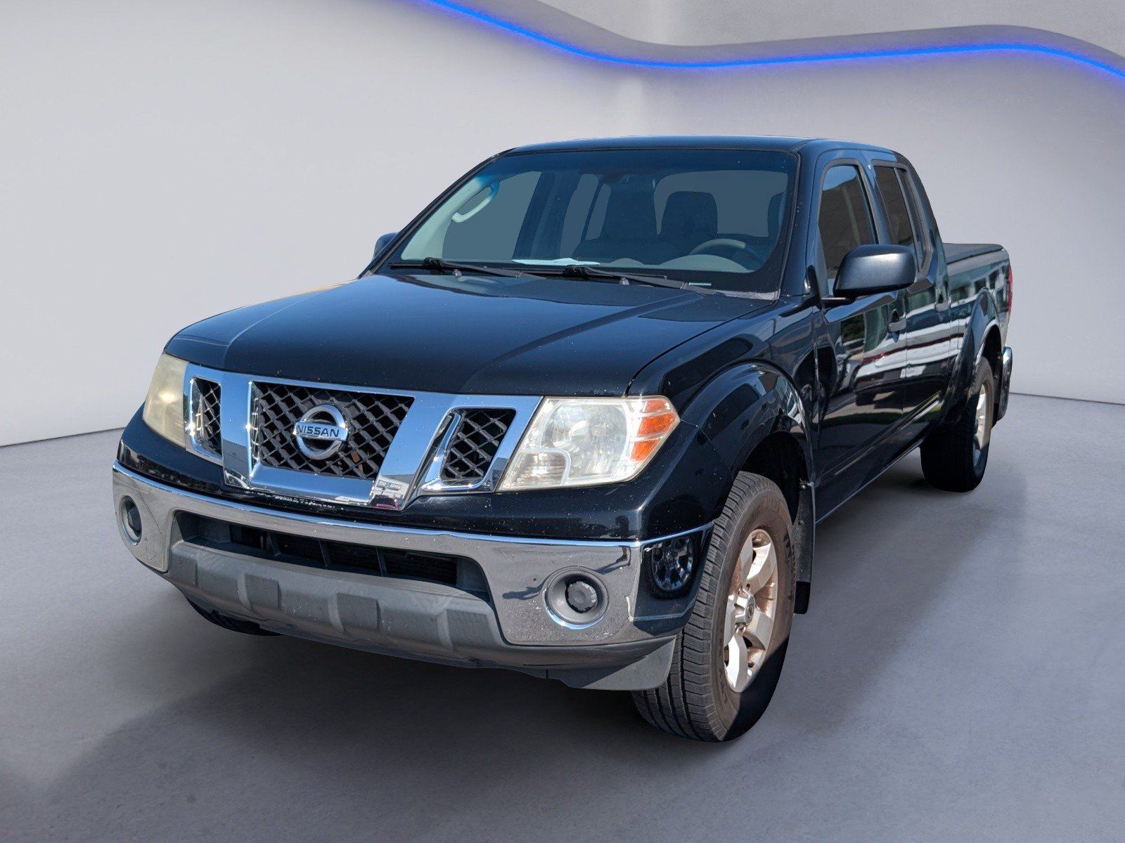Used 2011 Nissan Frontier SV AWD/4WD image 2