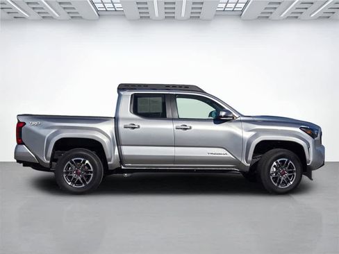 Used 2024 Toyota Tacoma TRD Sport image 7