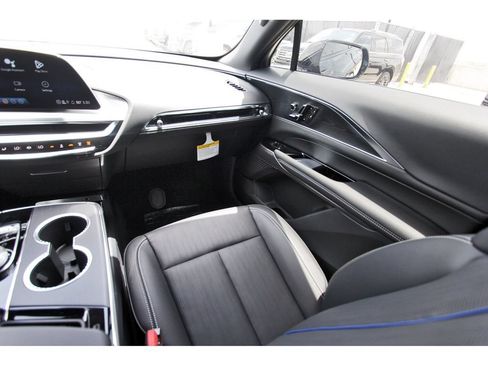 New 2026 Cadillac Lyriq Luxury AWD/4WD image 10