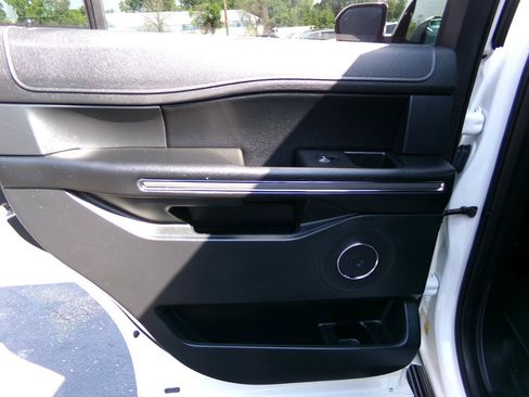 Used 2020 Ford Expedition XLT AWD/4WD image 38