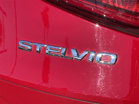 Used 2019 Alfa Romeo Stelvio image 31