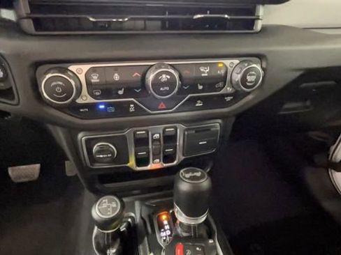 Used 2024 Jeep Wrangler Unlimited w/ Convenience Group AWD/4WD image 32