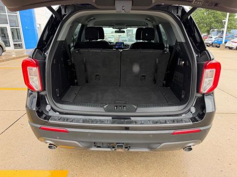 Used 2022 Ford Explorer XLT w/ Equipment Group 202A AWD/4WD image 4