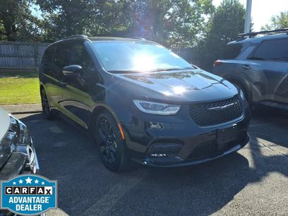 Used 2025 Chrysler Pacifica Limited