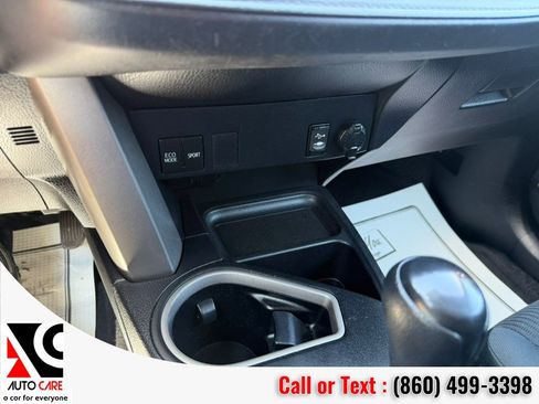 Used 2016 Toyota RAV4 LE AWD/4WD image 18