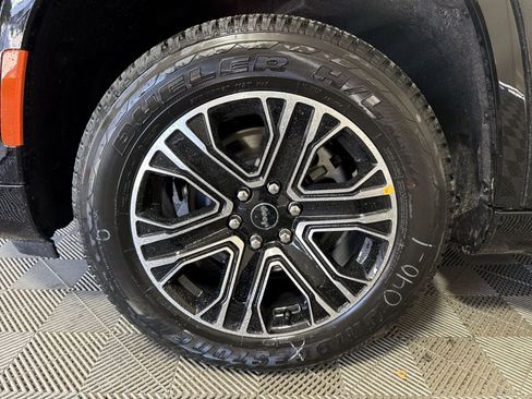 New 2026 Jeep Grand Wagoneer L 4WD w/ Premium Group I image 12