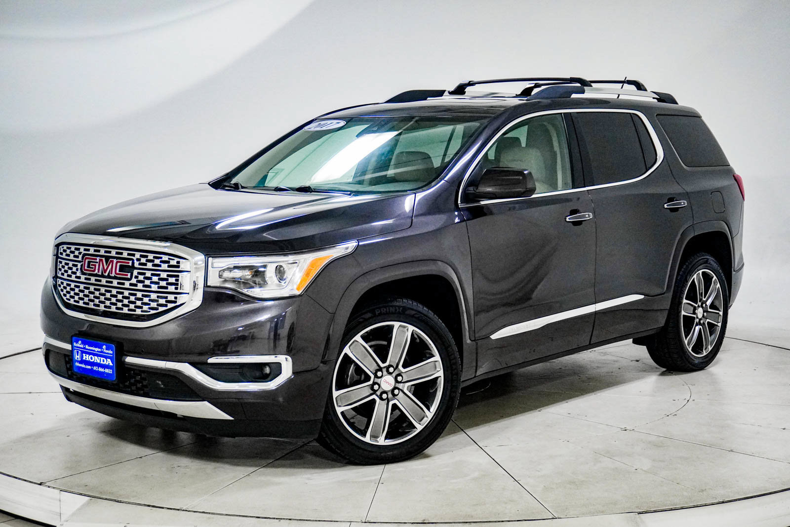 Used 2017 GMC Acadia Denali w/ Technology Package AWD/4WD image 1