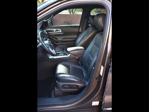 Used 2015 Ford Explorer XLT w/ Equipment Group 202A FWD image 14