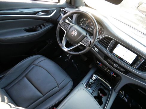 Used 2024 Buick Enclave Premium image 9