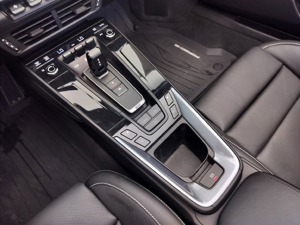 Certified 2025 Porsche 911 Carrera RWD image 13