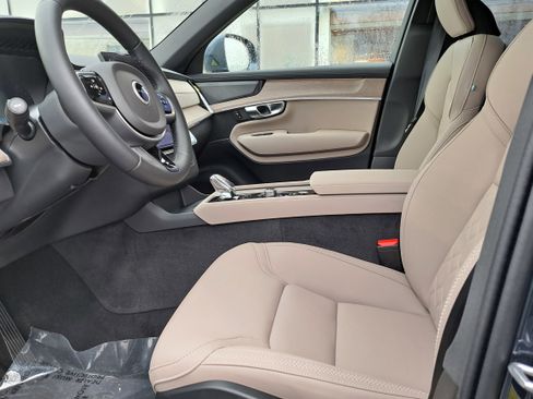 New 2026 Volvo XC90 B6 Plus w/ Protection Package Premier AWD/4WD image 6