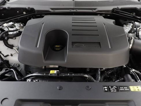 New 2025 Land Rover Defender 90 X-Dynamic SE image 24