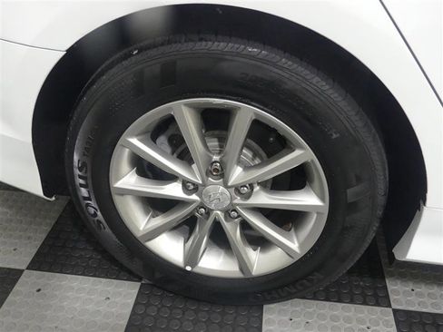 Used 2019 Hyundai Sonata SE FWD image 17