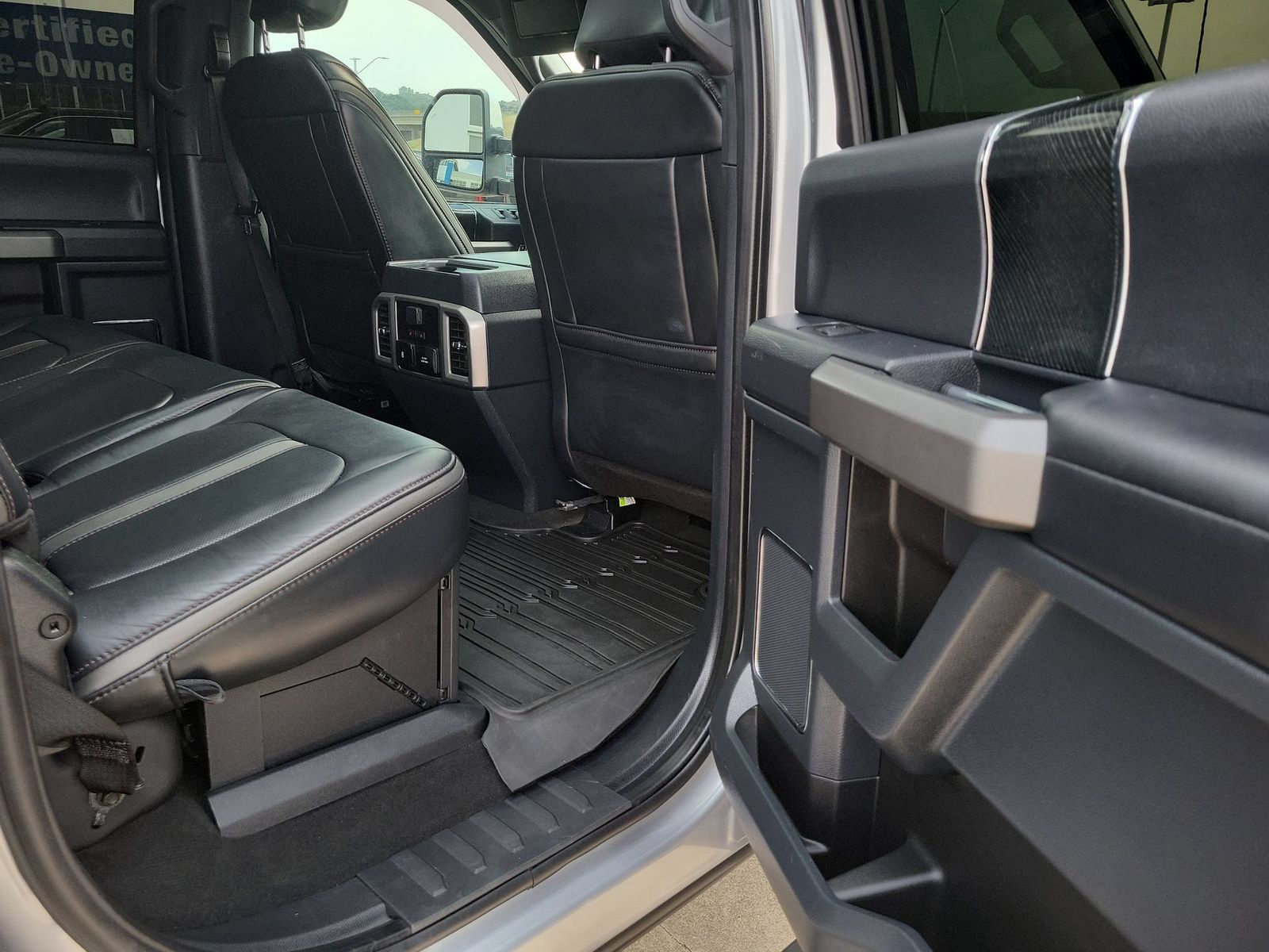 Used 2022 Ford F450 Platinum w/ FX4 Off-Road Package AWD/4WD image 28