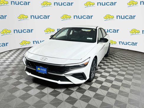 Certified 2025 Hyundai Elantra Sport FWD image 3