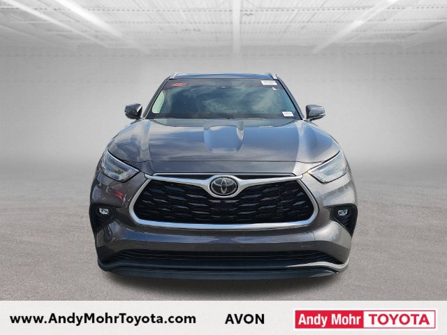 Used 2022 Toyota Highlander XLE AWD/4WD image 3