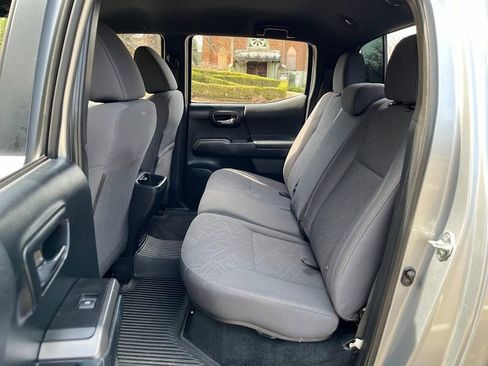 Used 2017 Toyota Tacoma TRD Off-Road image 45