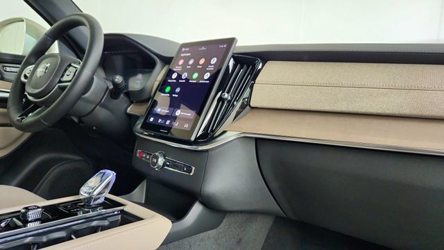 New 2026 Volvo XC90 T8 Plus w/ Protection Package Premier AWD/4WD image 37