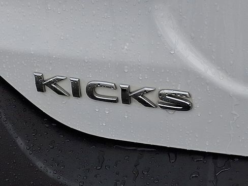 Used 2020 Nissan Kicks S image 26
