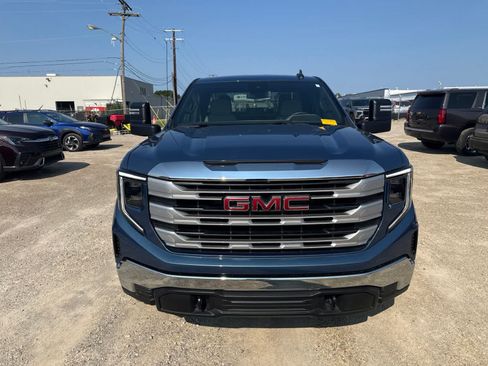 Used 2024 GMC Sierra 1500 SLE w/ X31 Off-Road Package AWD/4WD image 10