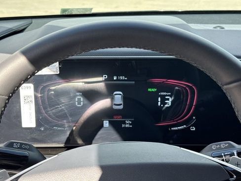 Certified 2025 Kia Niro EX image 19