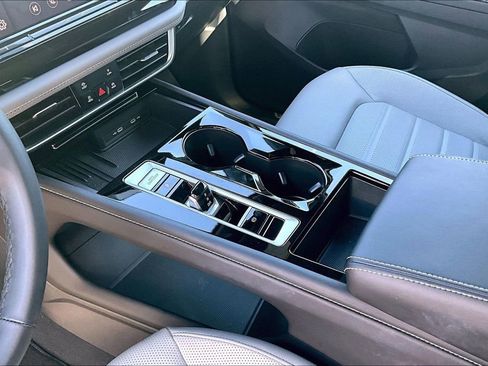 Used 2025 Volkswagen Atlas Cross Sport SEL R-Line image 14