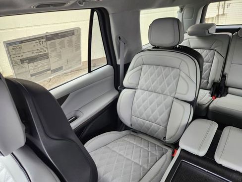 New 2026 Lincoln Navigator L Black Label AWD/4WD image 12