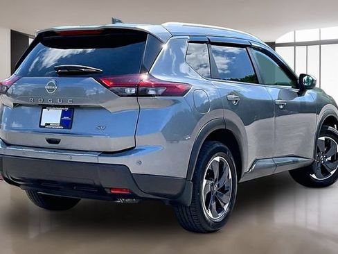 Used 2024 Nissan Rogue SV w/ SV Premium Package FWD image 6
