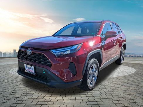 Used 2022 Toyota RAV4 XLE image 9