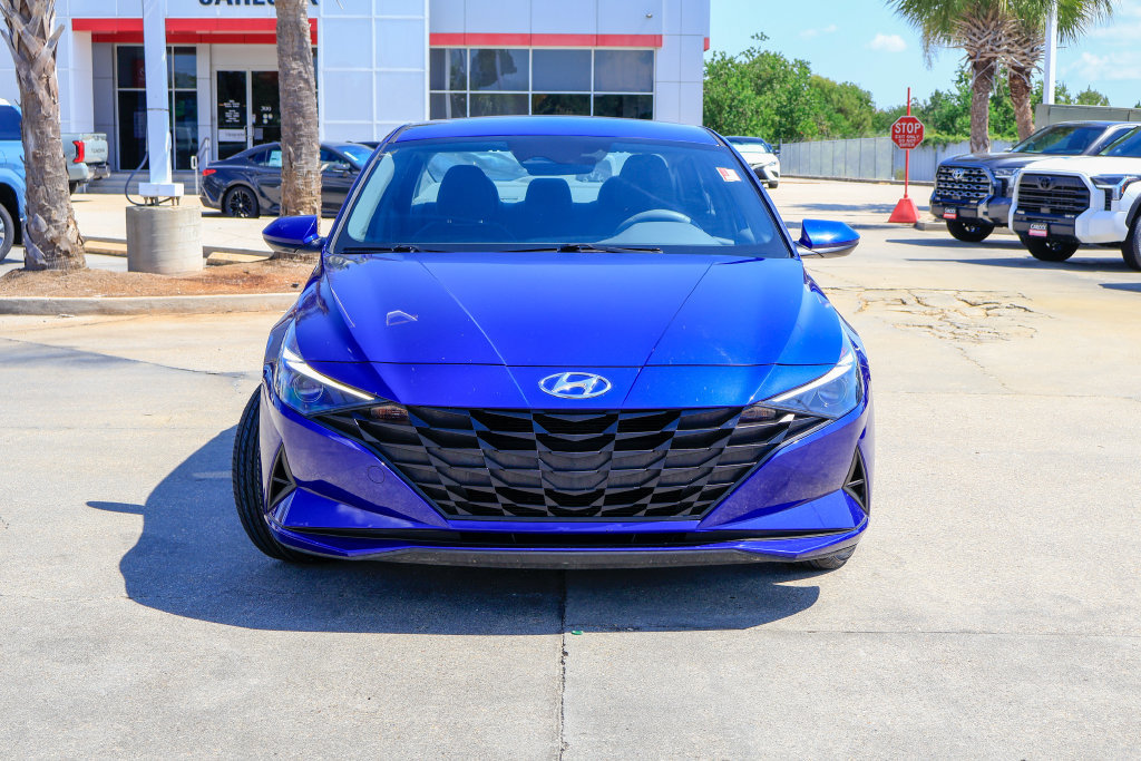 Used 2023 Hyundai Elantra SE w/ Cargo Package FWD image 25