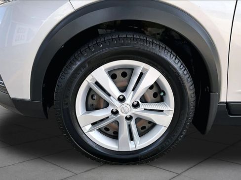 Used 2019 Nissan Kicks S FWD image 10
