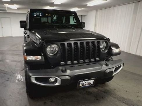 Used 2023 Jeep Gladiator Sport image 3