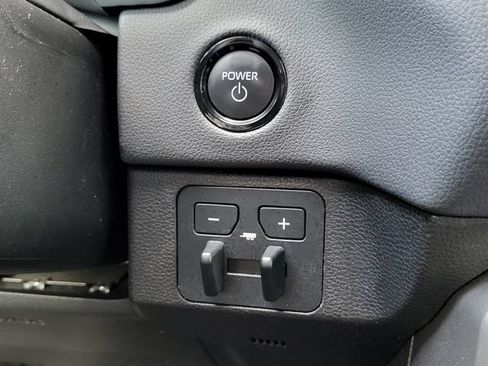 Used 2025 Toyota Tundra Limited AWD/4WD image 19