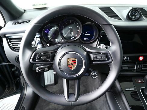 Used 2026 Porsche Macan AWD/4WD image 9
