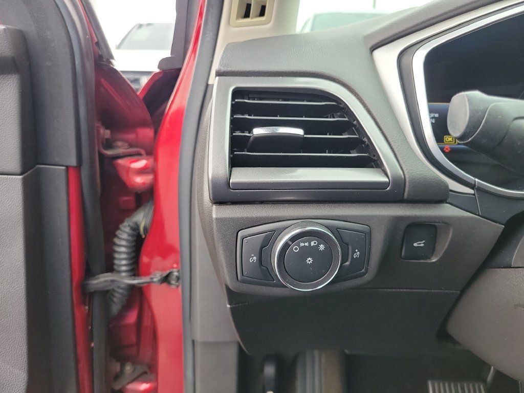 Used 2014 Ford Fusion SE FWD image 22