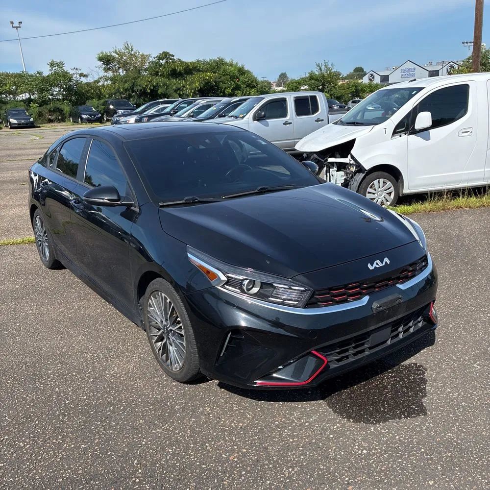 Used 2023 Kia Forte GT-Line w/ GT-Line Premium Package FWD image 3