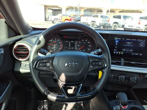 Used 2024 Chevrolet Trax RS w/ Sunroof Package image 17